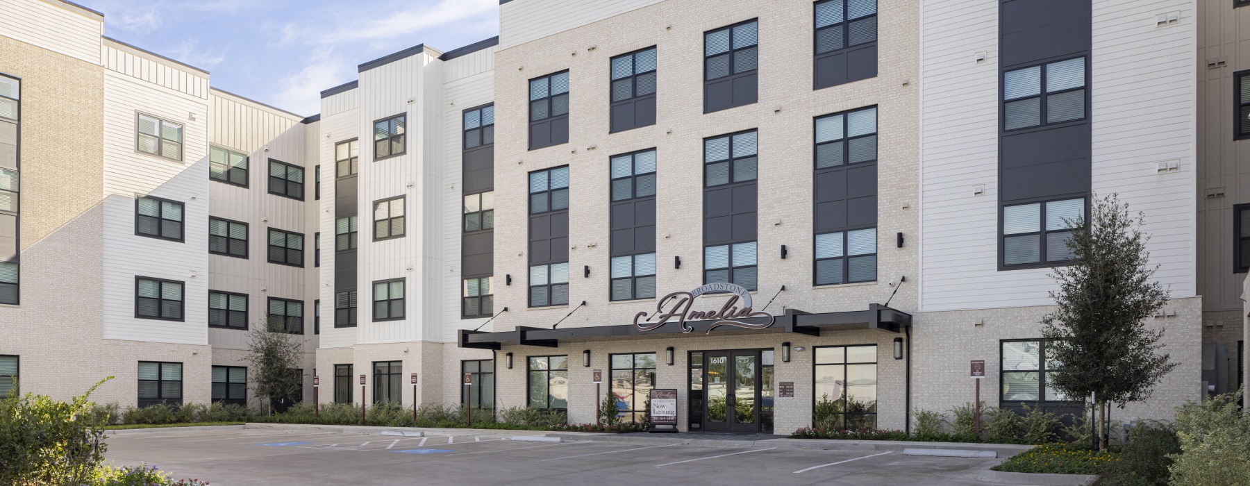 exterior front of apartment at broadstone amelia in houston tx